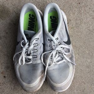 Nike free runs gray size 11